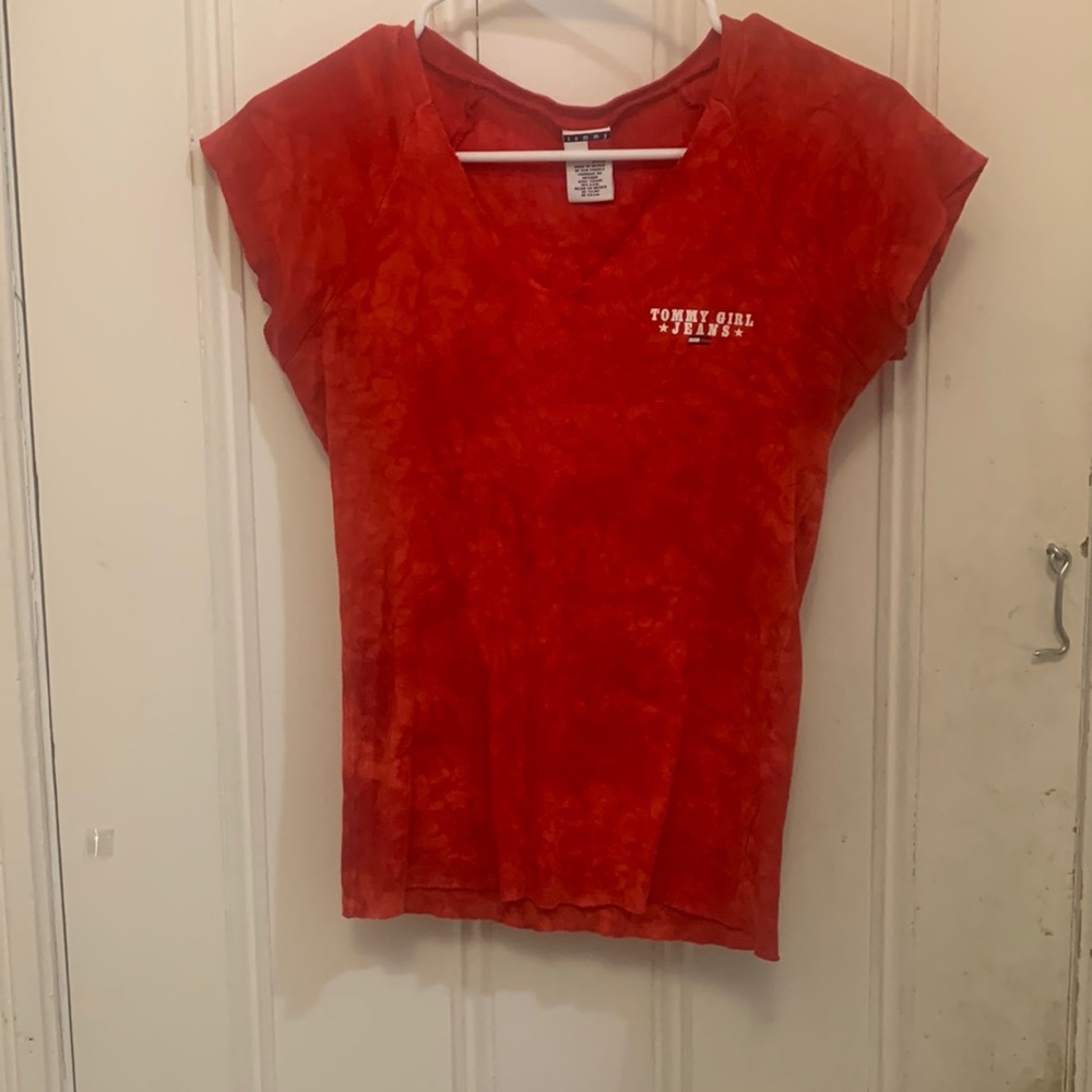 Red tommy hilfilger t-shirt, teens/womens small/medium